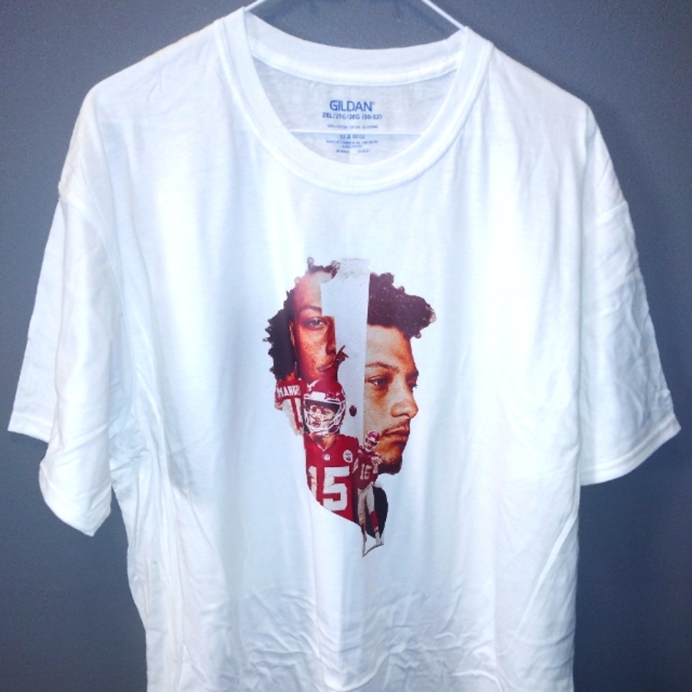 Custom Gildan 2x white Patrick Mahomes t-shirt
